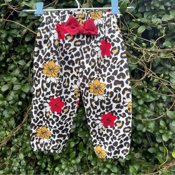 2 Piece Baby Girl Onsie/Pant Set Flutter Sleeves & Elastic Waist - Picture 5 of 9